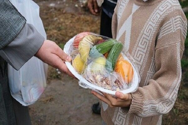 ۴۵۰۰ بسته میوه در شهر و روستاهای بجنورد توزیع شد