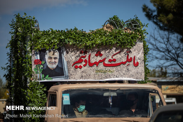 پیکر ۷ شهید گمنام وارد فرودگاه کرمان شد