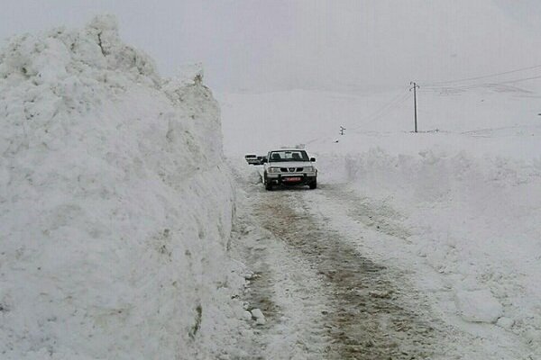 راه ۲۵۰ روستای آذربایجان غربی بازگشایی شد/برف روبی تداوم دارد