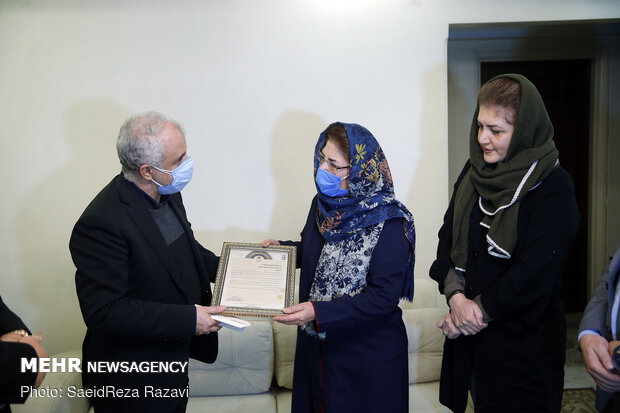 دیدار ریس بنیاد شهید و امور ایثارگران با خانواده شهدای ارامنه