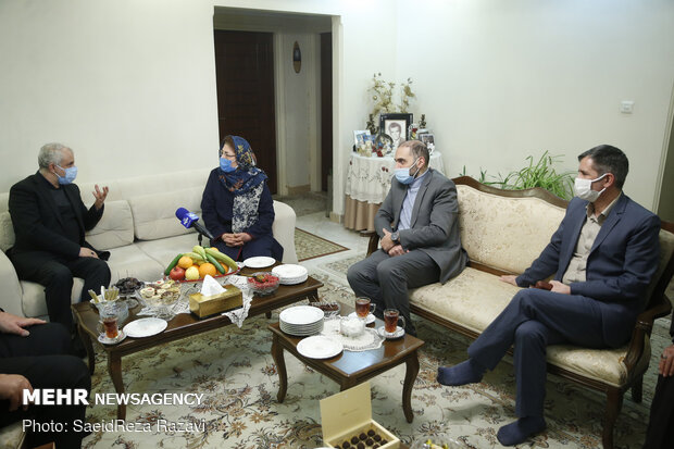 دیدار ریس بنیاد شهید و امور ایثارگران با خانواده شهدای ارامنه