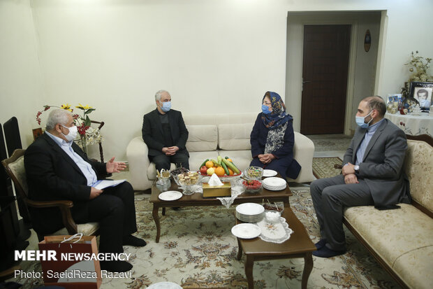 دیدار ریس بنیاد شهید و امور ایثارگران با خانواده شهدای ارامنه
