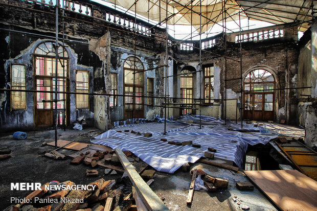 وضعیت میدان تاریخی حسن آباد پس از آتش سوزی