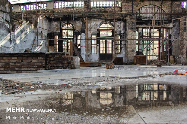 وضعیت میدان تاریخی حسن آباد پس از آتش سوزی