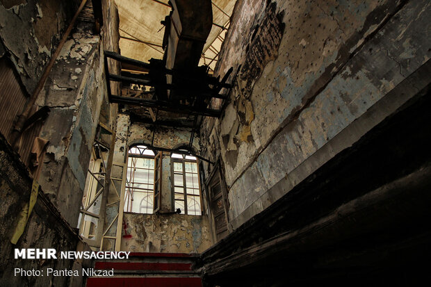 وضعیت میدان تاریخی حسن آباد پس از آتش سوزی