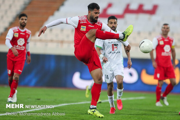 دیدار تیم های فوتبال پرسپولیس تهران و ذوب آهن اصفهان