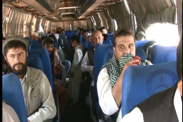 مهاجمین مسلح اتوبوس حامل مسافران افغان را ربودند