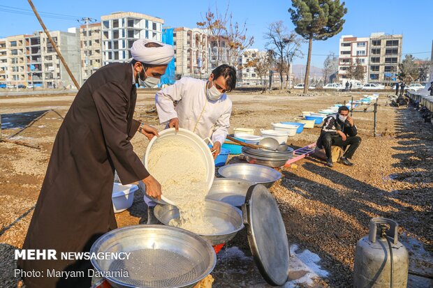 پخت 72 دیگ غذای نذری به یاد حاج قاسم در بجنورد