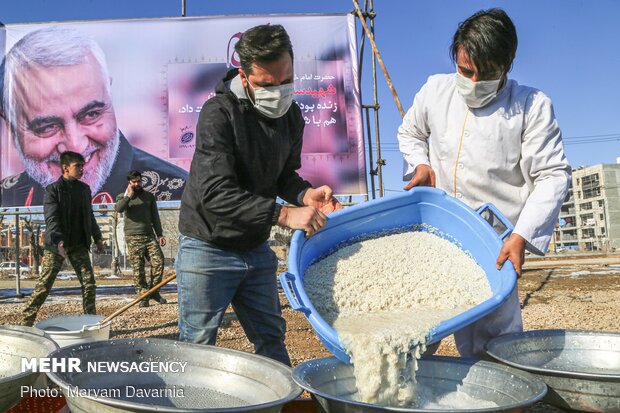 پخت 72 دیگ غذای نذری به یاد حاج قاسم در بجنورد