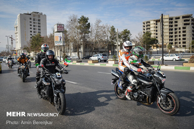 Vehicle parade on martyr Soleimani's 1st anniv. in Shiraz