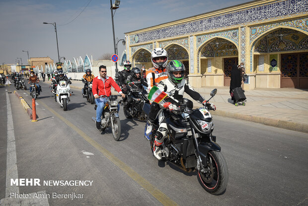 Vehicle parade on martyr Soleimani's 1st anniv. in Shiraz