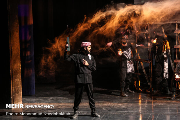 'Soldier' on stage in Tehran
