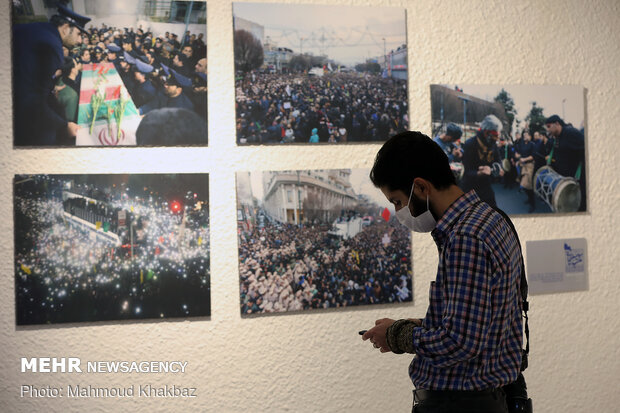 Artists showcase Gen. Soleimani pictures in Kish gallery
