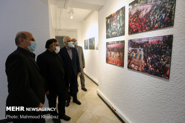 Artists showcase Gen. Soleimani pictures in Kish gallery
