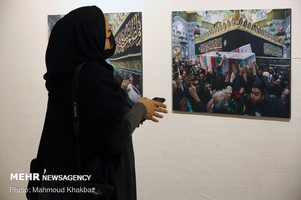 Artists showcase Gen. Soleimani pictures in Kish gallery
