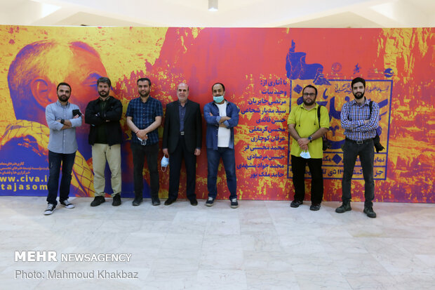 Artists showcase Gen. Soleimani pictures in Kish gallery
