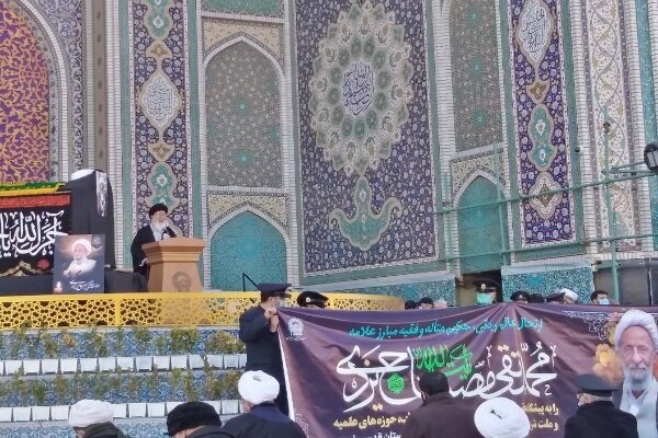 آیت‌الله مصباح الگویی برای جامعه طلبگی و دینی است