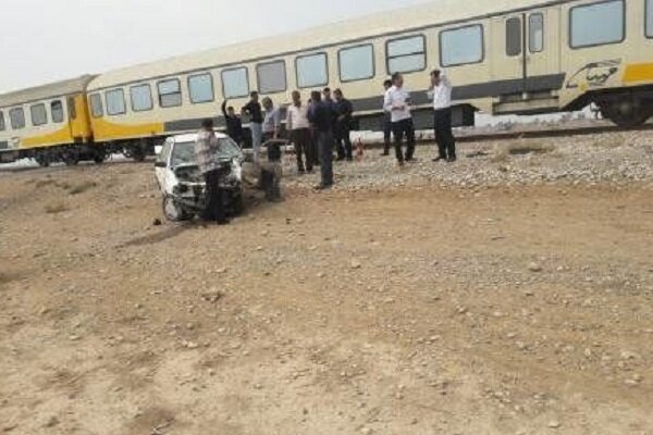 برخورد قطار باری با پراید یک مجروح بر جای گذاشت