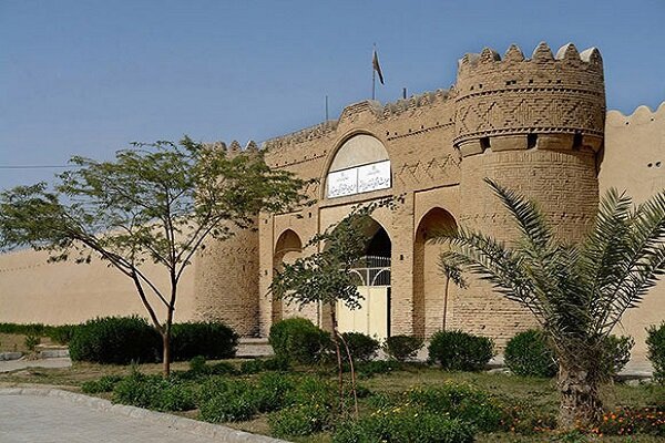 حریم قلعه ناصری ایرانشهر در معرض مخاطره است