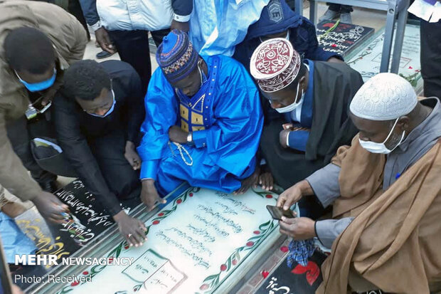 Sudan ve Nijeryalı bir grup şehit Süleymani'nin mezarını ziyaret etti
