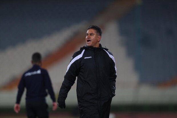دنبال مساوی با سپاهان نبودیم/بازیکنان پرسپولیس نگران بازی می‌کنند