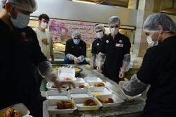 توزیع هزار وعده غذای گرم توسط بسیج دانشجویی دانشگاه آزاد بجنورد