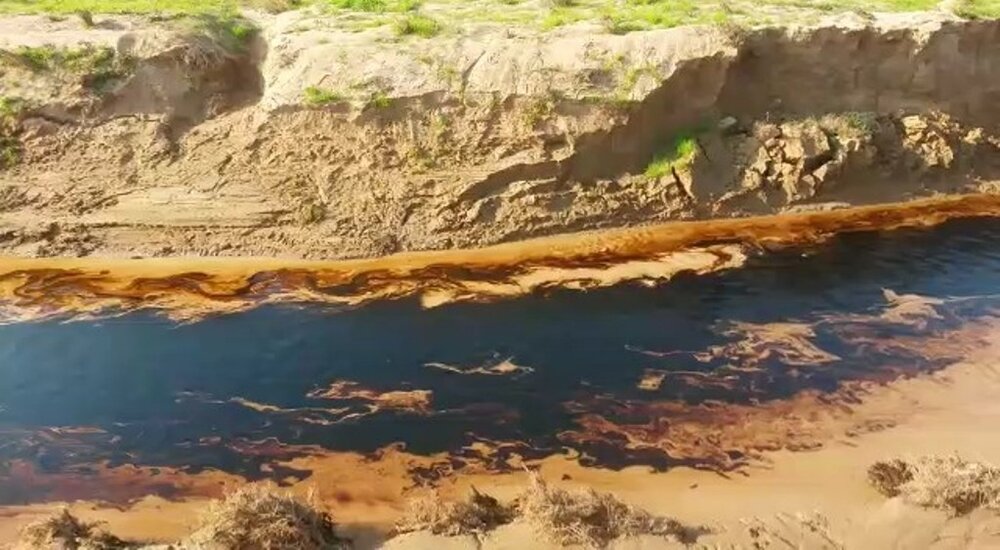 لکه‌های نفتی دره «بهون» را آلوده کرد