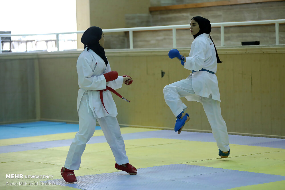 مسابقات سبک‌های غیر کنترلی کاراته بانوان در لرستان برگزار شد