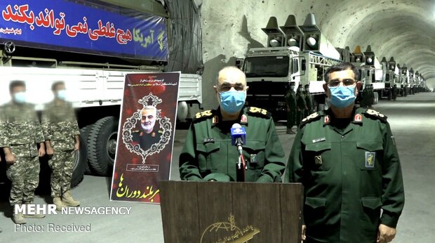 İran'ın yeraltı füze üssü tanıtıldı