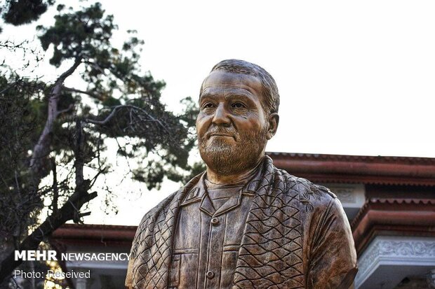 Martyr Soleimani’s bust installed in Gheytarieh Park