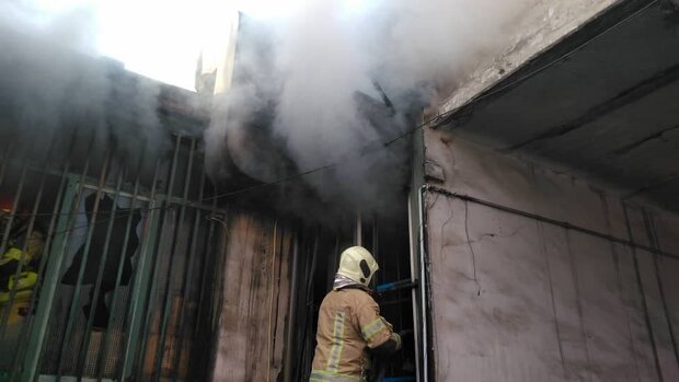 آتش سوزی در بازار قزوین مهار شد
