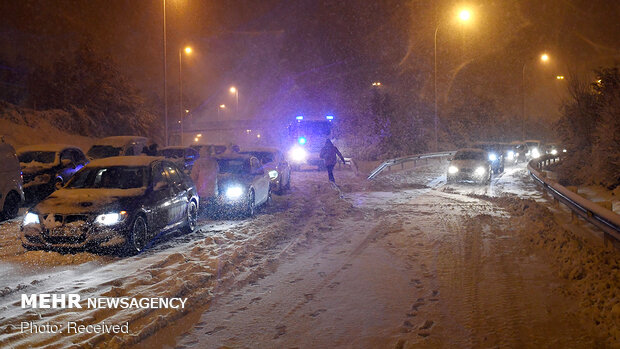 Kar fırtınasına teslim olan İspanya'da 'kırmızı alarm' verildi