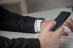 کنترل ساعت هوشمند بدون دخالت دست