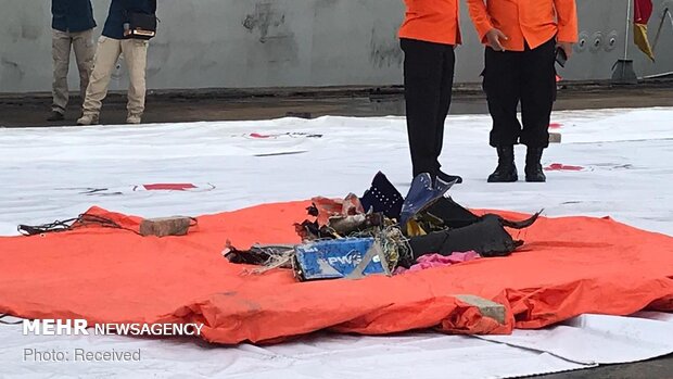 جمع آوری لاشه هواپیمای مسافربری اندونزی از دریا