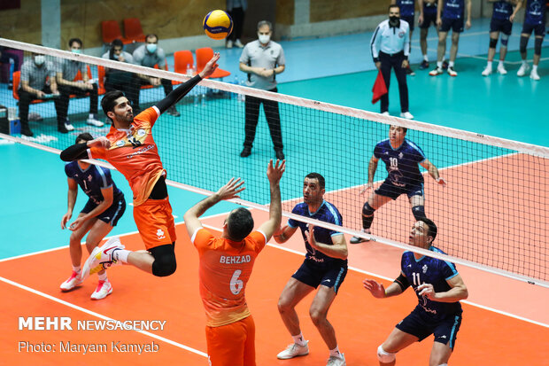 دیدار والیبال پیکان و سایپا