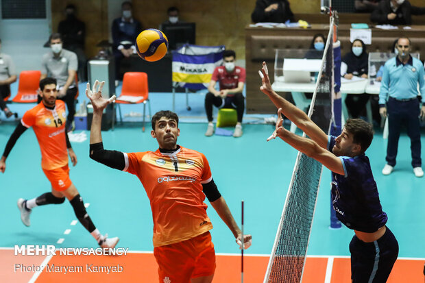 دیدار والیبال پیکان و سایپا