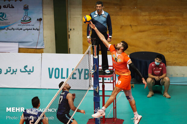 دیدار والیبال پیکان و سایپا