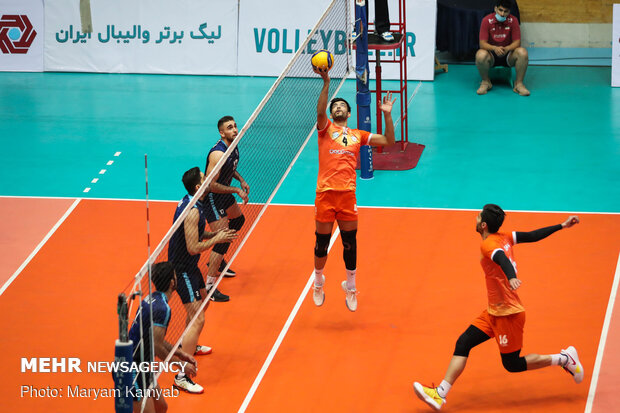 دیدار والیبال پیکان و سایپا