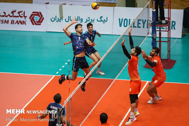 دیدار والیبال پیکان و سایپا