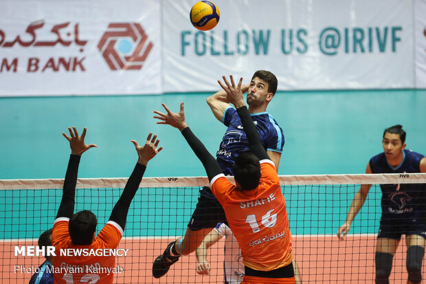 دیدار والیبال پیکان و سایپا