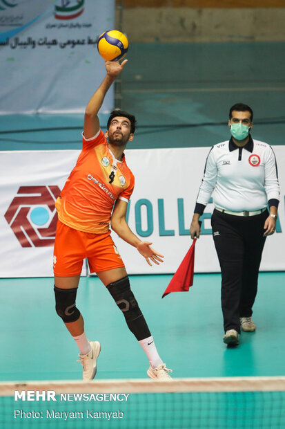 دیدار والیبال پیکان و سایپا