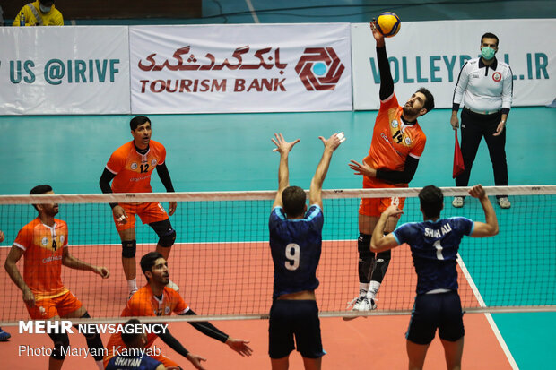 دیدار والیبال پیکان و سایپا