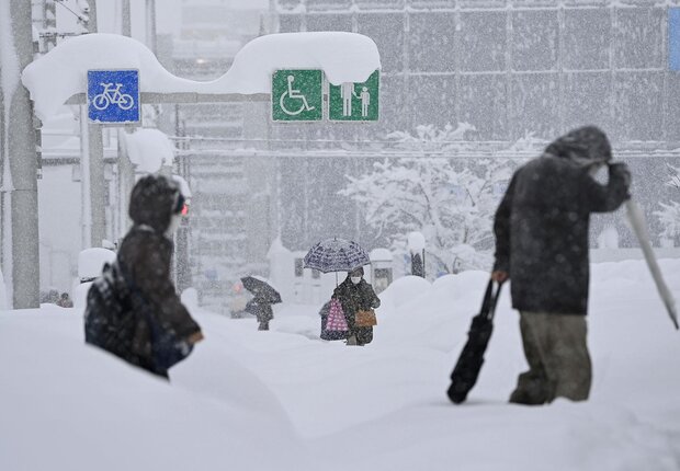 13 dead, hundreds injured as record snowfall blankets Japan 