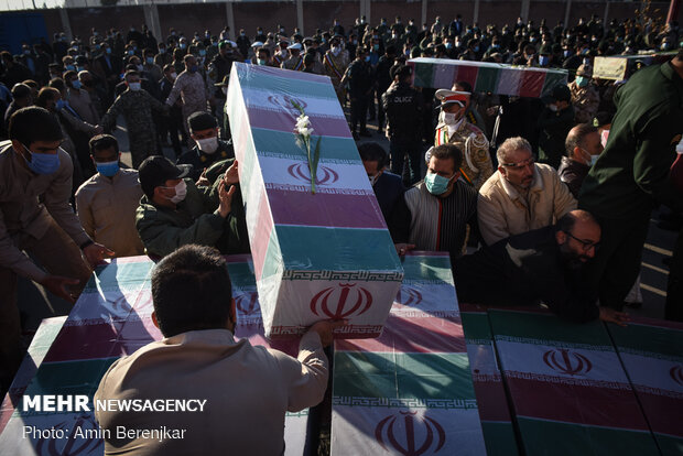 تشییع پیکر ۱۵ شهید گمنام دفاع مقدس در شیراز