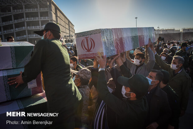 تشییع پیکر ۱۵ شهید گمنام دفاع مقدس در شیراز