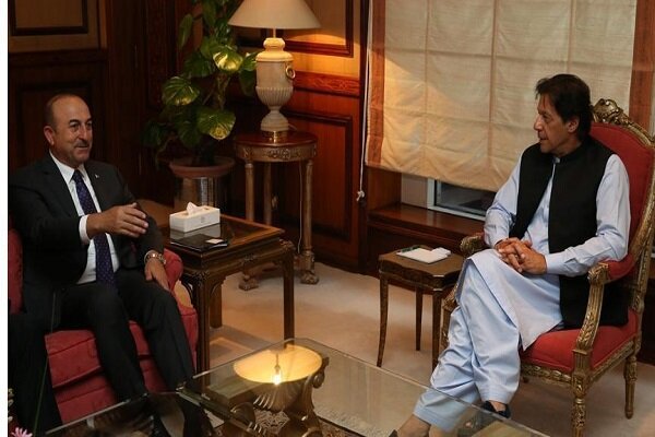 وزیر امور خارجه ترکیه با نخست‌وزیر پاکستان دیدار کرد