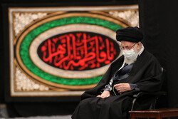 مشاركة قائد الثورة في مجلس عزاء في ذكرى استشهاد الزهراء(س)