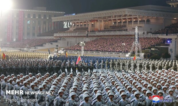رونمایی کره شمالی از موشک‌های بالستیک جدید در رژه ای نظامی در پیونگ یانگ