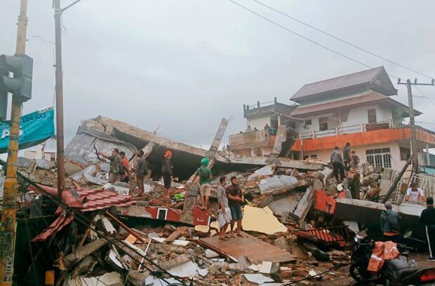 Earthquake in Indonesia kills at least 35