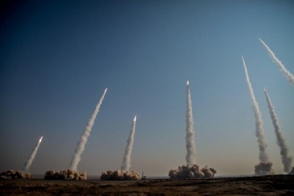 IRGC stages drill by firing ballistic missiles (+video)
